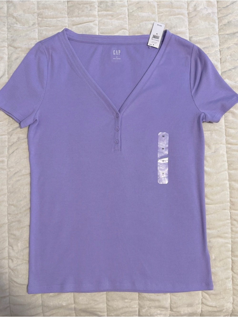 GAP Lavender Ribbed V‑Neck Henley Short Sleeve Top